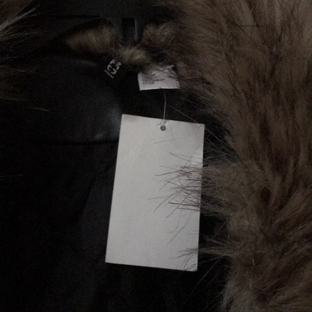 Black biker jacket with zipper and faux fur - Picture 3 of 4